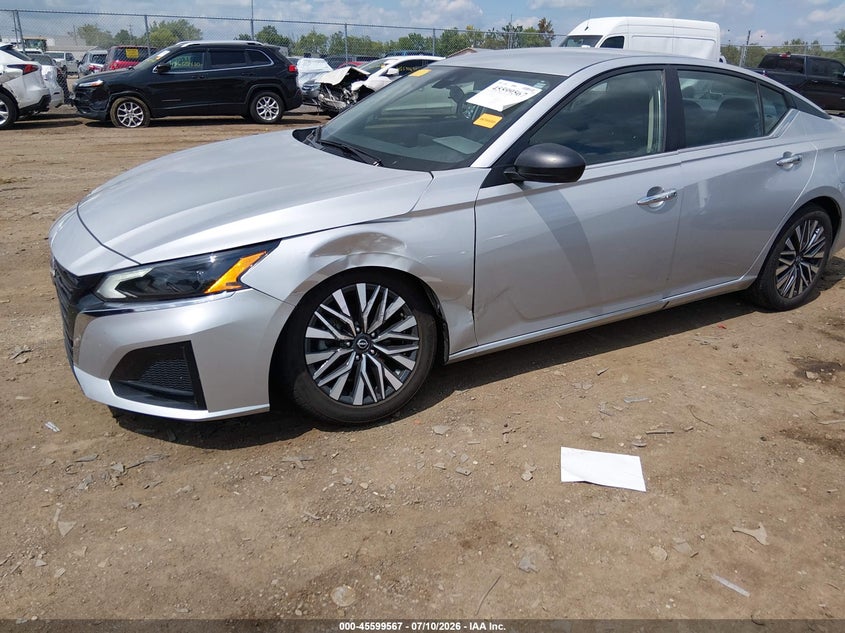 2024 Nissan Altima, Right Front, IAAI, VIN 1N4BL4DV2RN351611 — photo 2