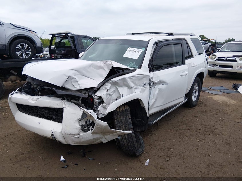 2015 Toyota 4Runner, Front End, IAAI, VIN JTEBU5JR1F5252161 — photo 2