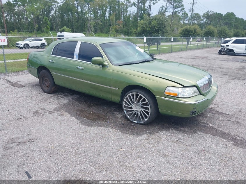 2003 LINCOLN TOWN CAR auction photo 1