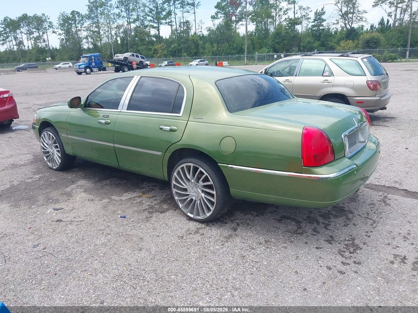 2003 LINCOLN TOWN CAR auction photo 3