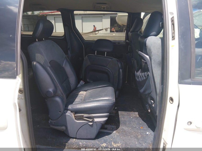 2001 Chrysler Town & Country Limited VIN: 2C8GP64L31R277281 Lot: 45599743