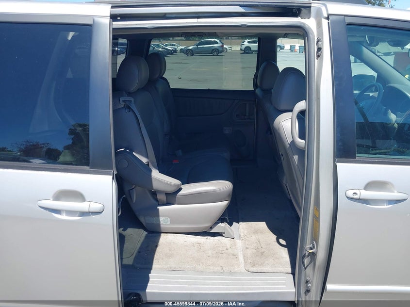 AtlanticExpress - Toyota Sienna