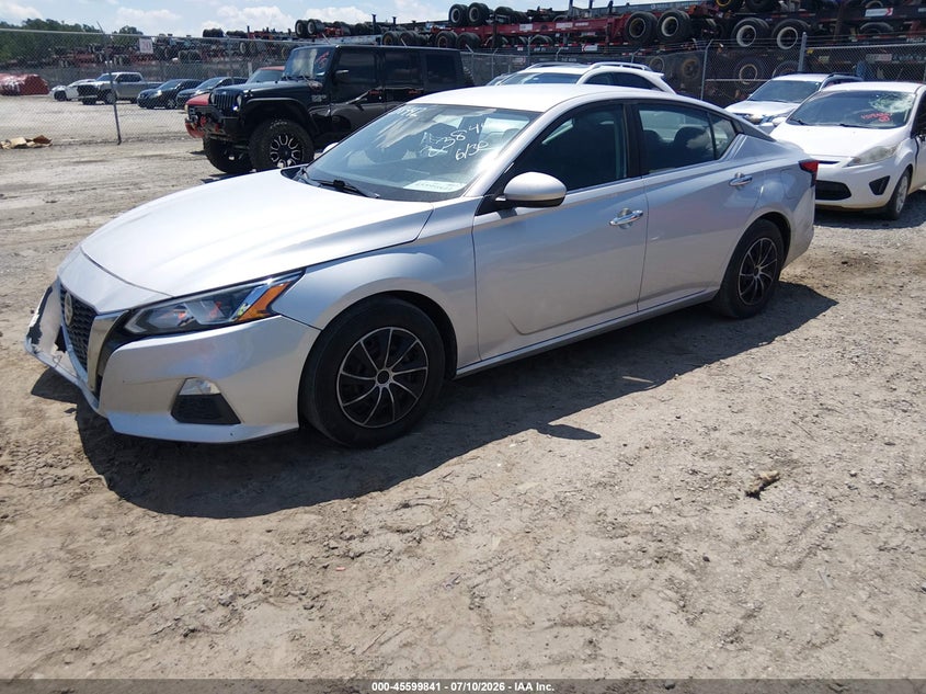 2020 Nissan Altima, Right Front, IAAI, VIN 1N4BL4BV2LC238442 — photo 2