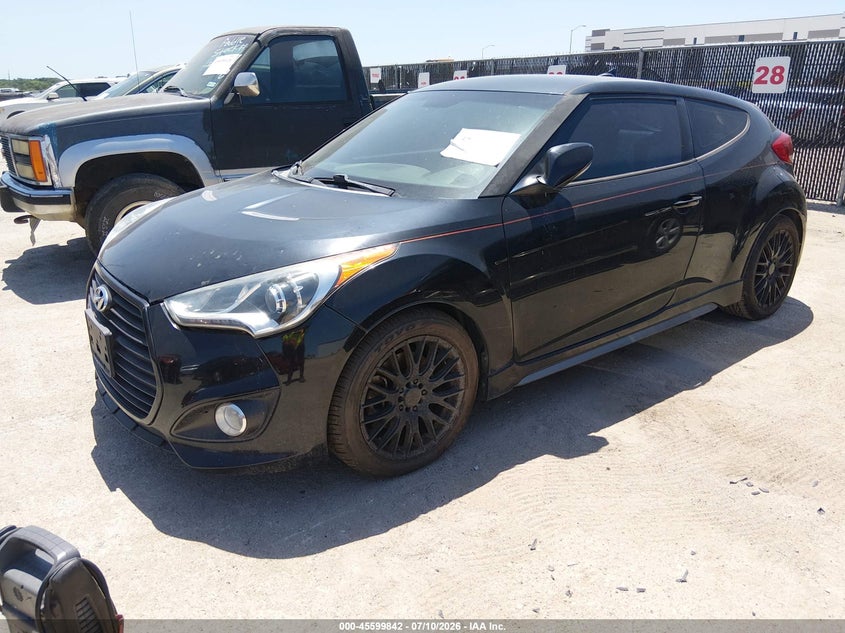 2013 HYUNDAI VELOSTER auction photo 2