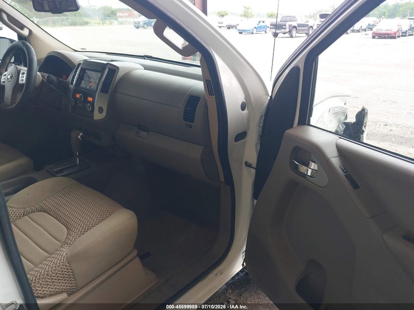 2017 NISSAN FRONTIER auction photo 5