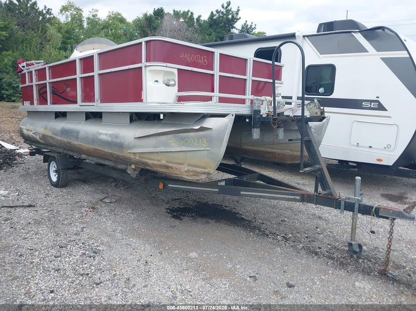 1999 CRESTLINER PONTOON auction photo 1