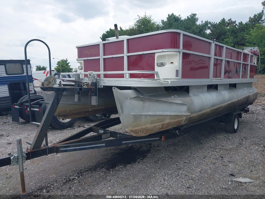 1999 CRESTLINER PONTOON auction photo 2