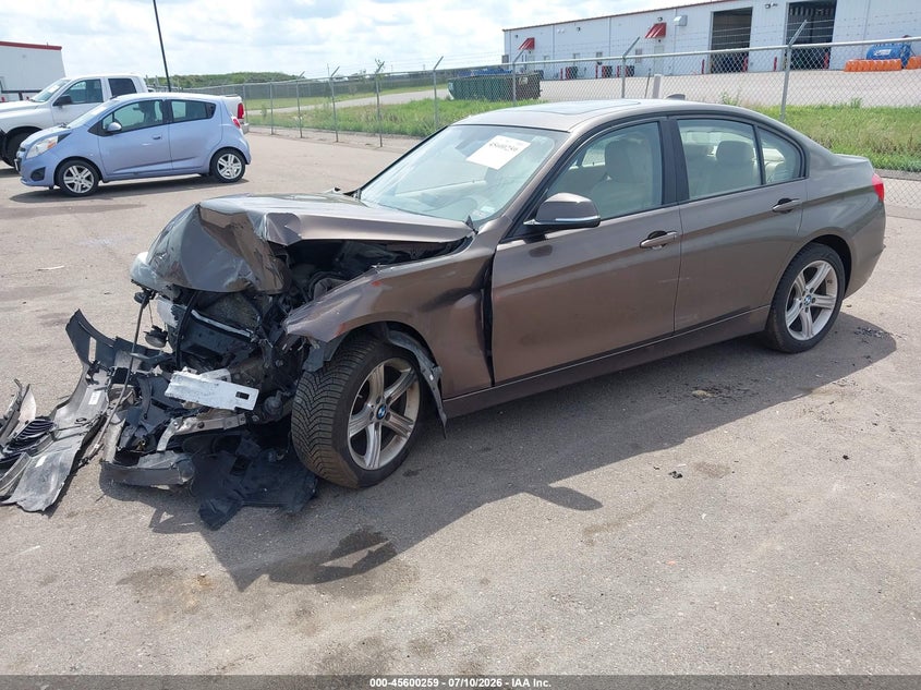 2013 BMW 3er, Front End, IAAI, VIN WBA3B3C59DF531777 — photo 2