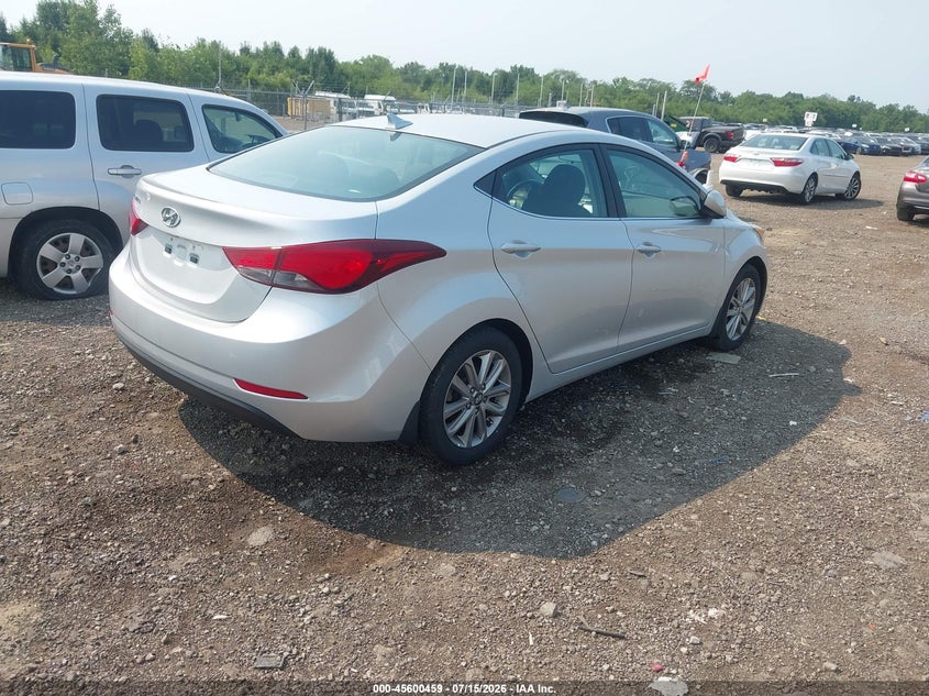 2015 HYUNDAI ELANTRA auction photo 4