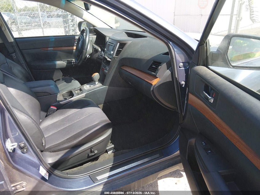 2013 SUBARU OUTBACK auction photo 5