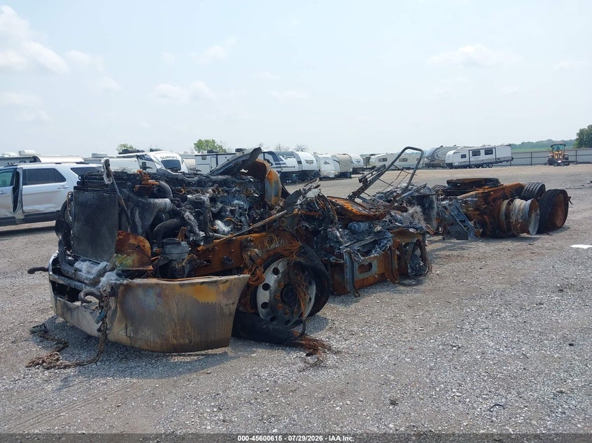 2020 FREIGHTLINER NEW CASCADIA 126 auction photo 2