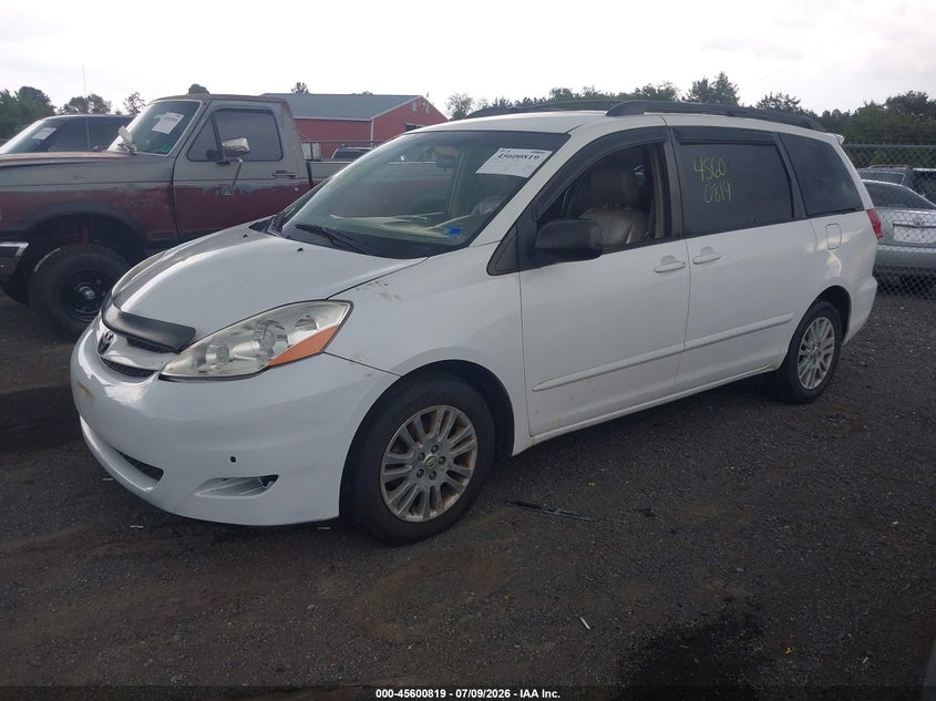 2008 TOYOTA SIENNA auction photo 2