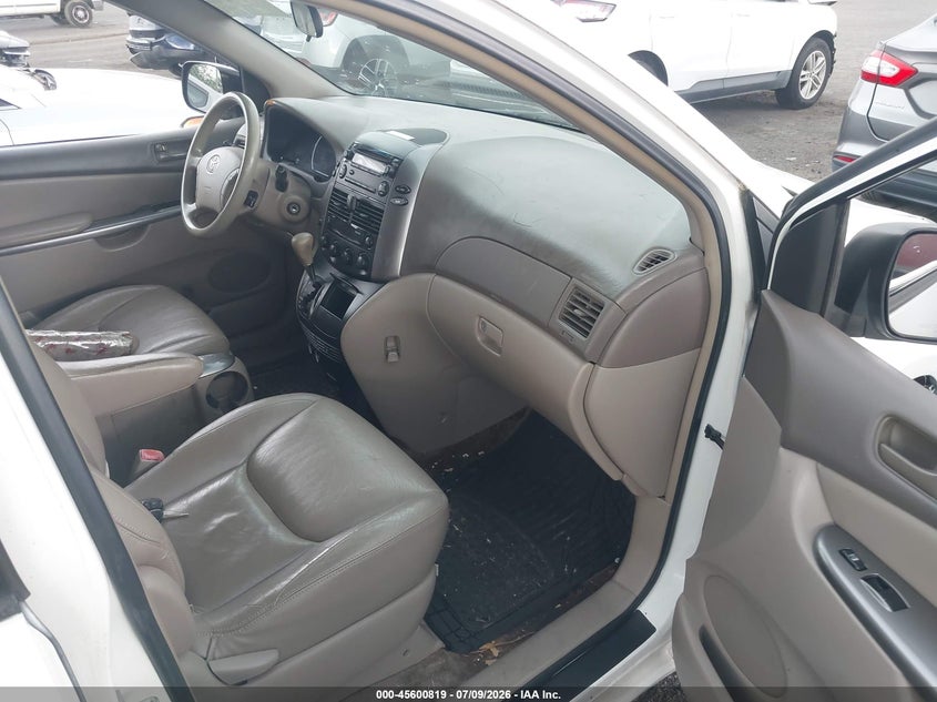 2008 TOYOTA SIENNA auction photo 5