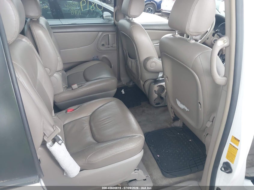 2008 TOYOTA SIENNA auction photo 8