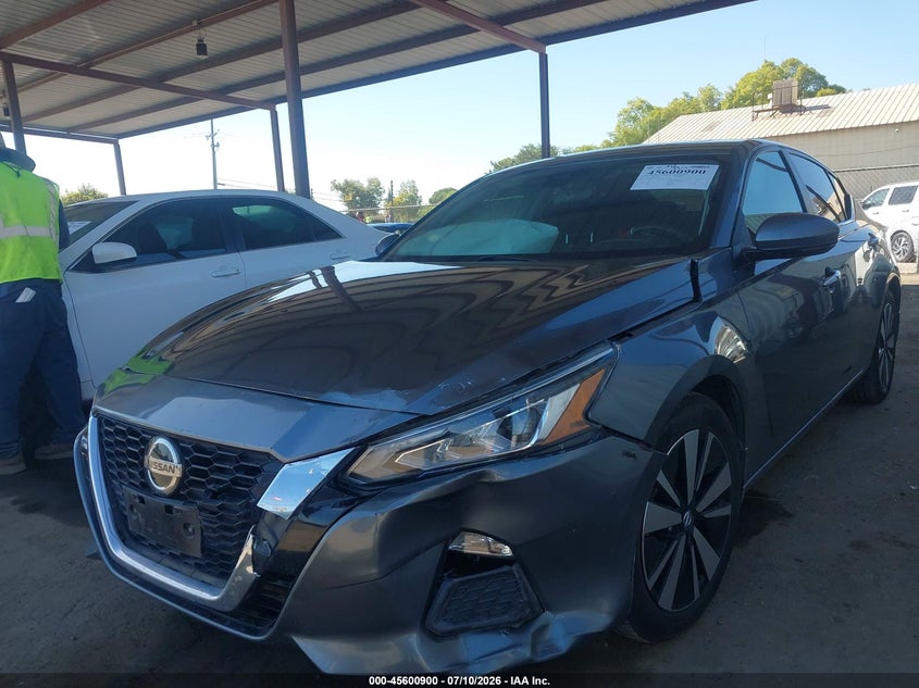2021 Nissan Altima, Left Front, IAAI, VIN 1N4BL4DVXMN393064 — photo 2
