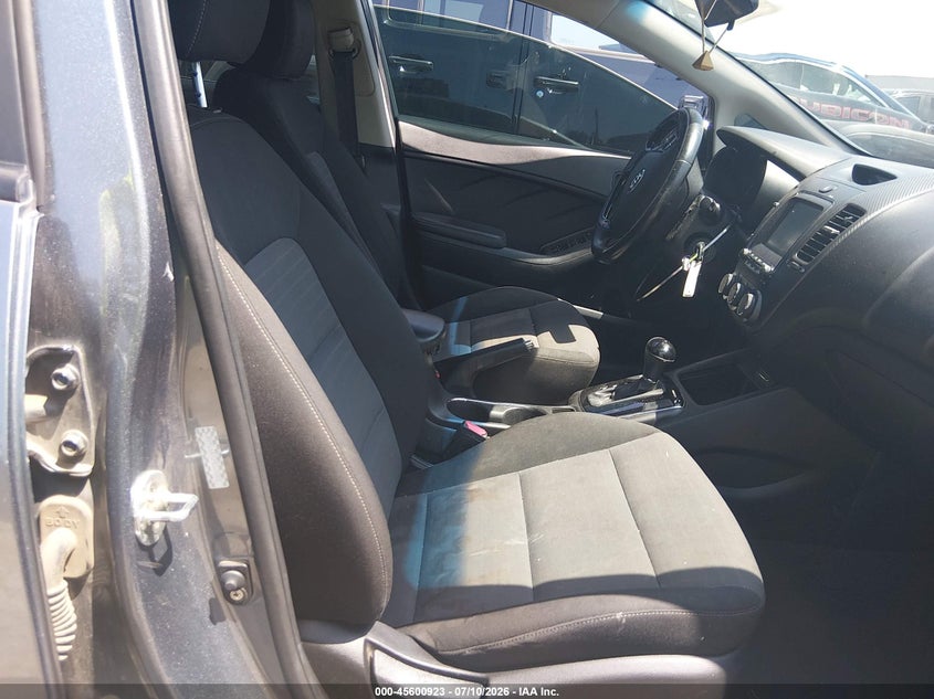 2017 KIA FORTE auction photo 5
