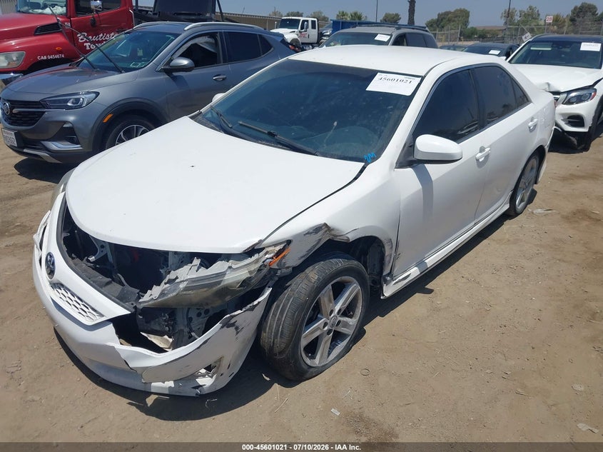 2014 TOYOTA CAMRY auction photo 2