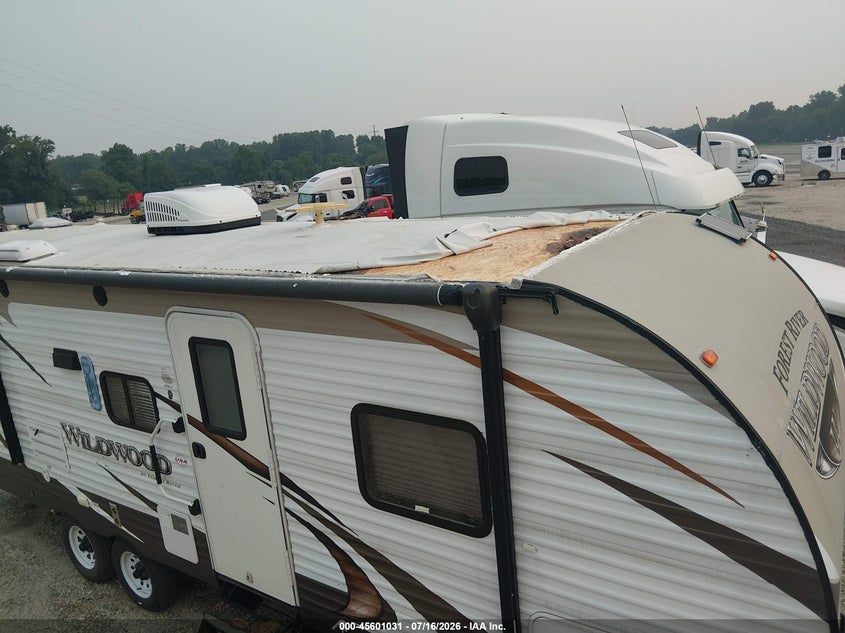 2016 WILDWOOD TRAVEL TRAILER auction photo 6
