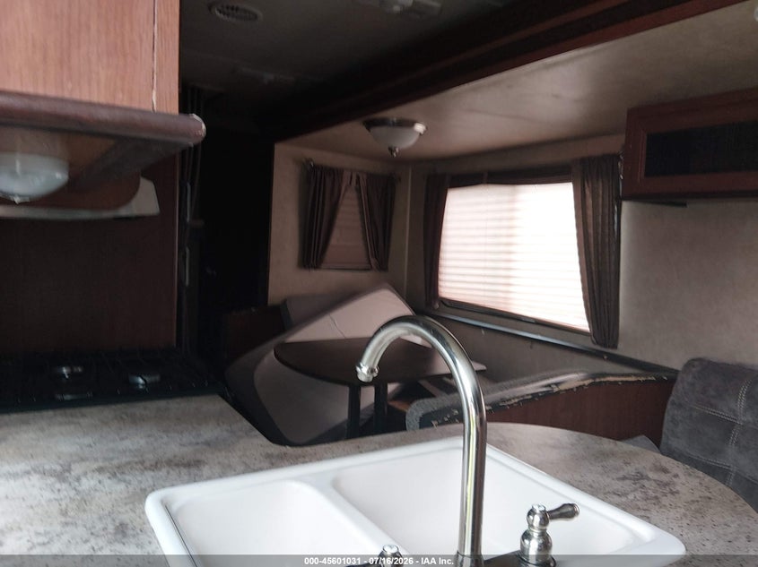 2016 WILDWOOD TRAVEL TRAILER auction photo 8