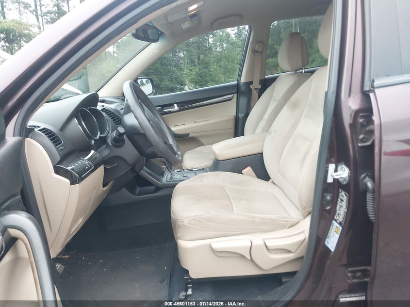 2011 KIA SORENTO auction photo 5