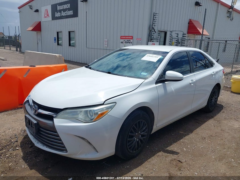 2016 Toyota Camry, Front End, IAAI, VIN 4T4BF1FK6GR525607 — photo 2