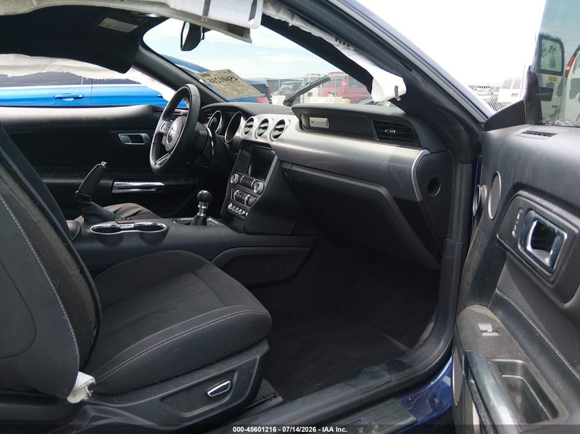 2019 FORD MUSTANG auction photo 5