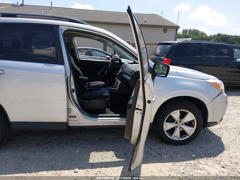 2014 SUBARU FORESTER auction photo 5