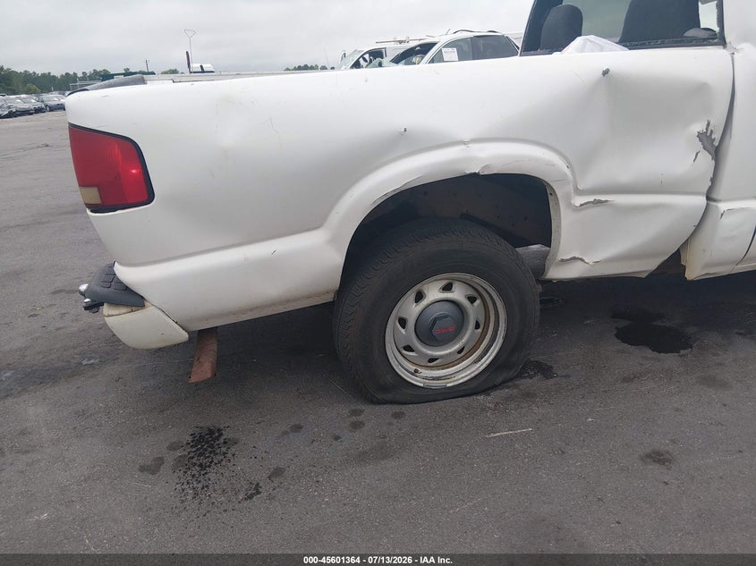 2002 GMC SONOMA auction photo 6