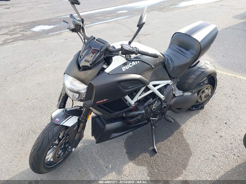 2015 DUCATI DIAVEL auction photo 2