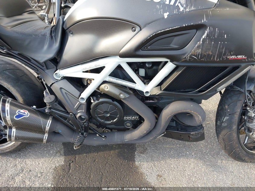 2015 DUCATI DIAVEL auction photo 8