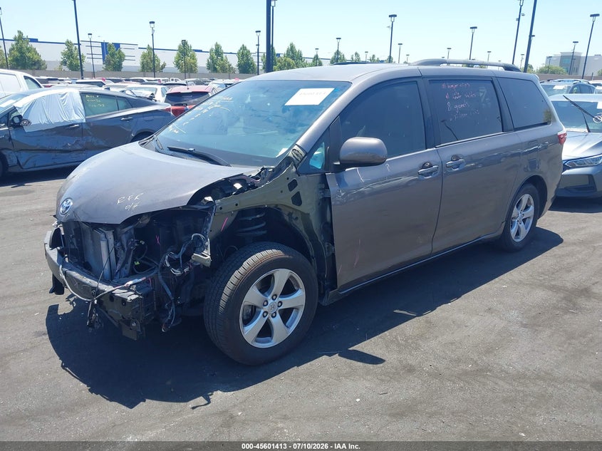 2016 Toyota Sienna, Front End, IAAI, VIN 5TDKK3DCXGS732054 — photo 2