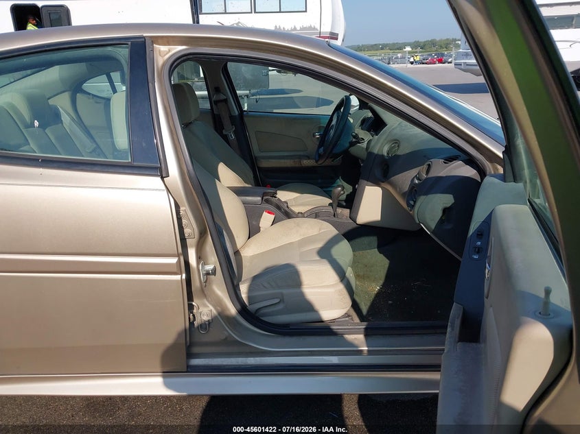 2004 PONTIAC GRAND PRIX auction photo 5