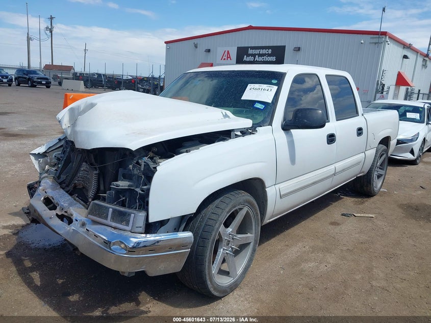 2006 Chevrolet Silverado, Front End, IAAI, VIN 2GCEC13TX61172798 — photo 2
