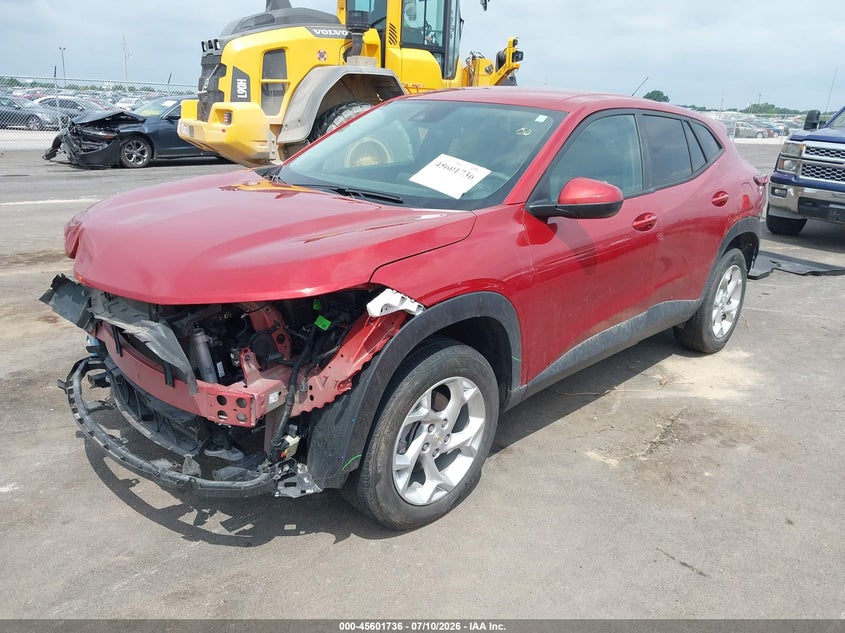 2024 Chevrolet Trax, Front & Rear, IAAI, VIN KL77LFE24RC226263 — photo 2