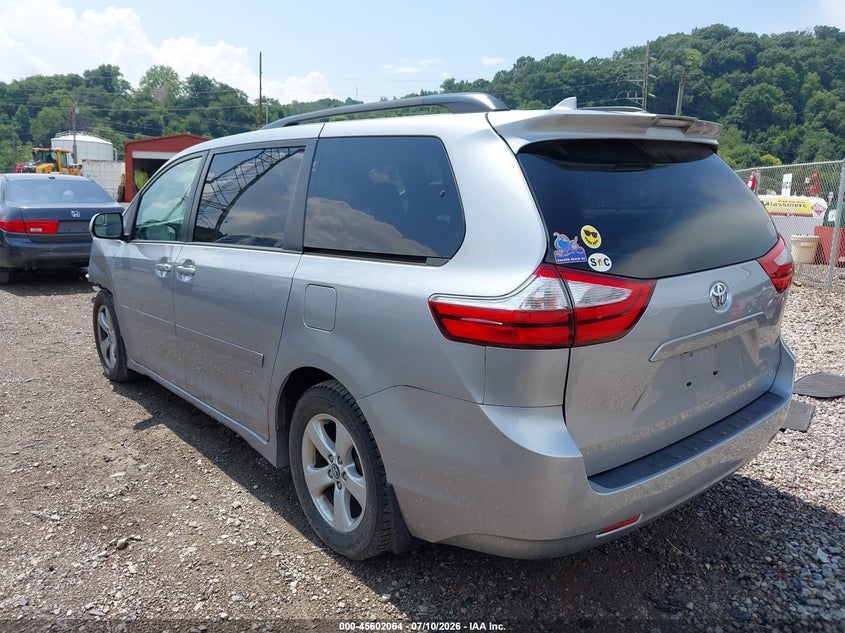 2018 TOYOTA SIENNA auction photo 3