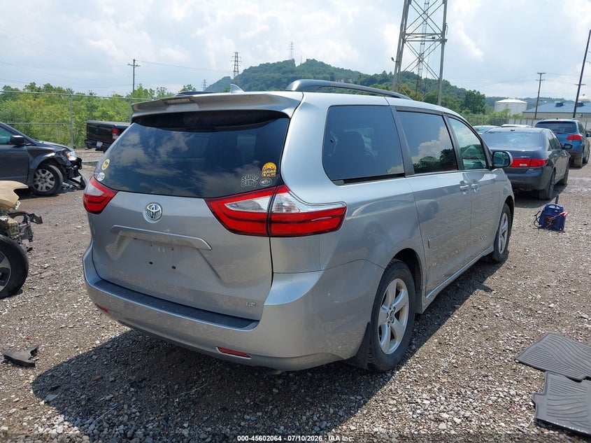 2018 TOYOTA SIENNA auction photo 4