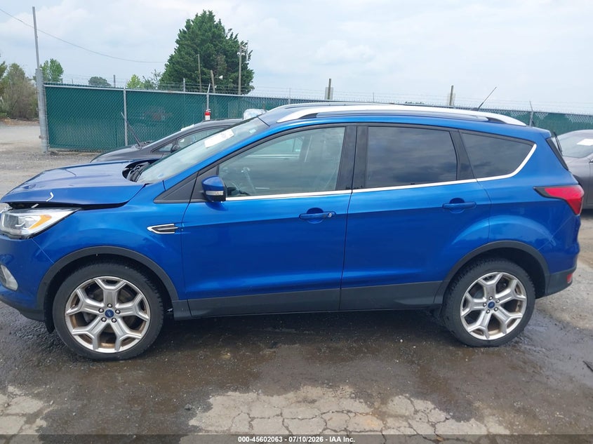 VIN: 1FMCU9J99KUB48822 2019 FORD ESCAPE TITANIUM