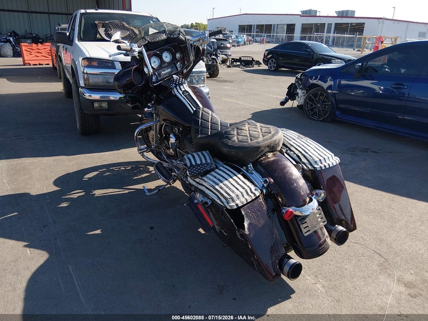 2010 HARLEY-DAVIDSON FLHX auction photo 3
