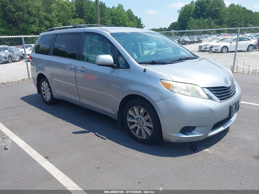 2011 TOYOTA SIENNA LE