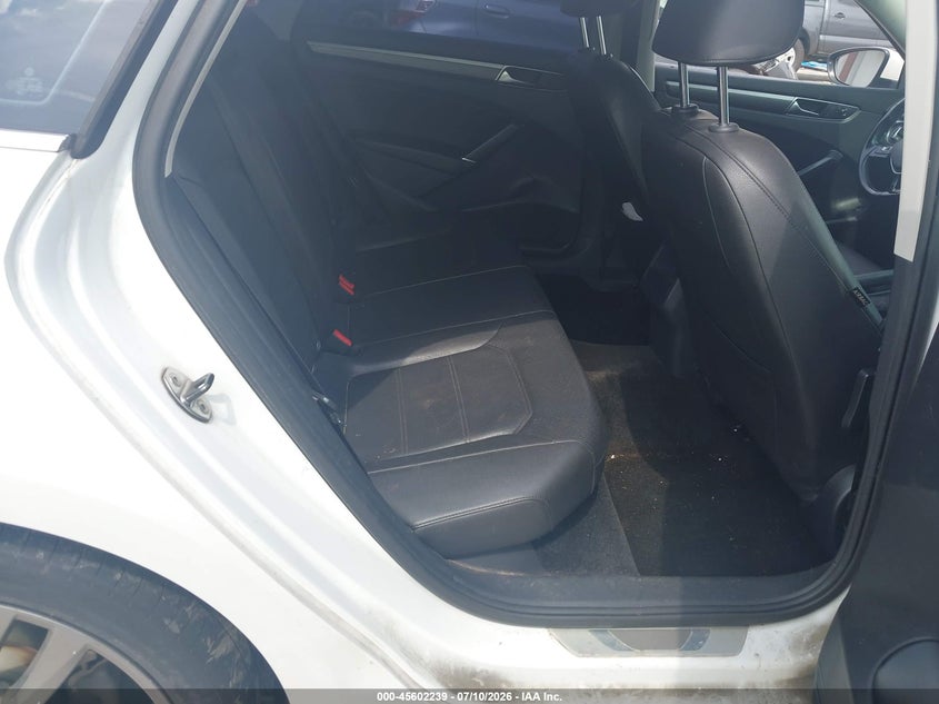 2017 VOLKSWAGEN PASSAT auction photo 8