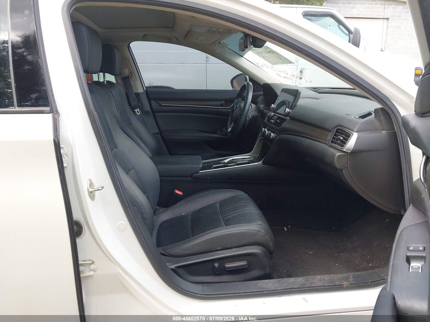 2019 HONDA ACCORD auction photo 5