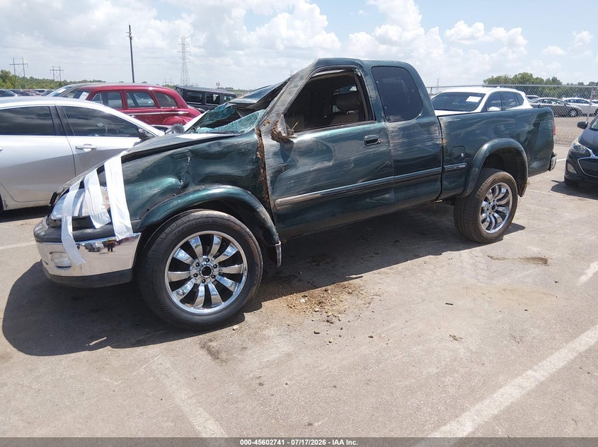 2000 Toyota Tundra Ltd V8, Rollover, IAAI, VIN 5TBRT3817YS039506 — photo 2