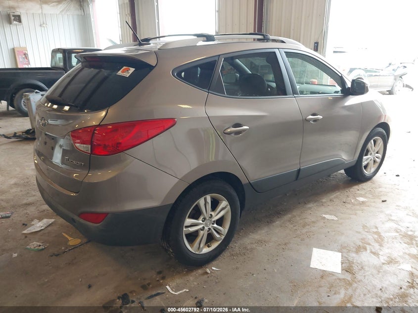 2012 HYUNDAI TUCSON auction photo 4