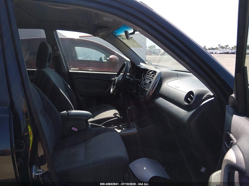 2004 TOYOTA RAV4 auction photo 5