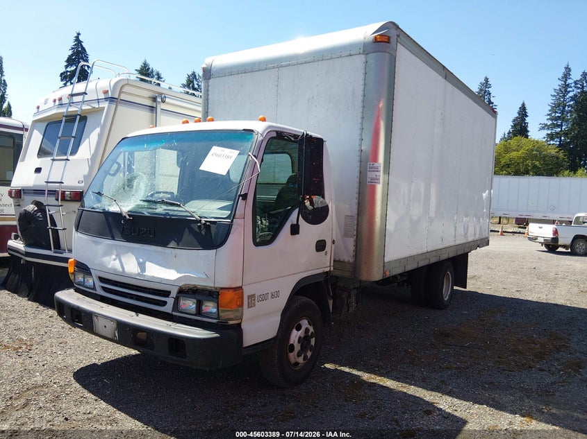 2005 Isuzu NPR, Front End, IAAI, VIN JALC4B16457011337 — photo 2
