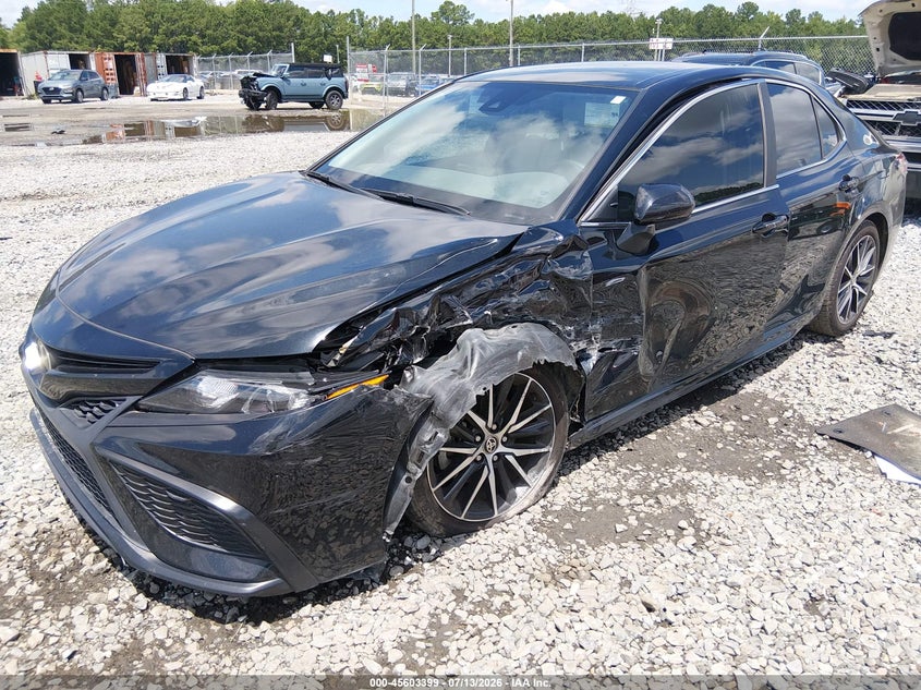 2021 TOYOTA CAMRY auction photo 2