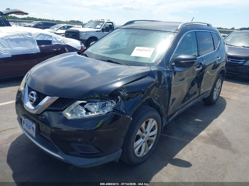 2014 Nissan Rogue, Left Front, IAAI, VIN 5N1AT2MV7EC855437 — photo 2