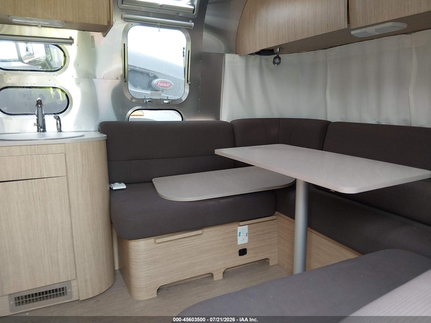 2018 AIRSTREAM FLYING CLOUD 27FB auction photo 5