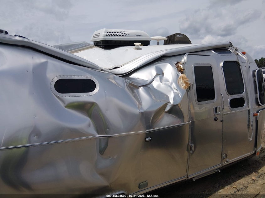 2018 AIRSTREAM FLYING CLOUD 27FB auction photo 6