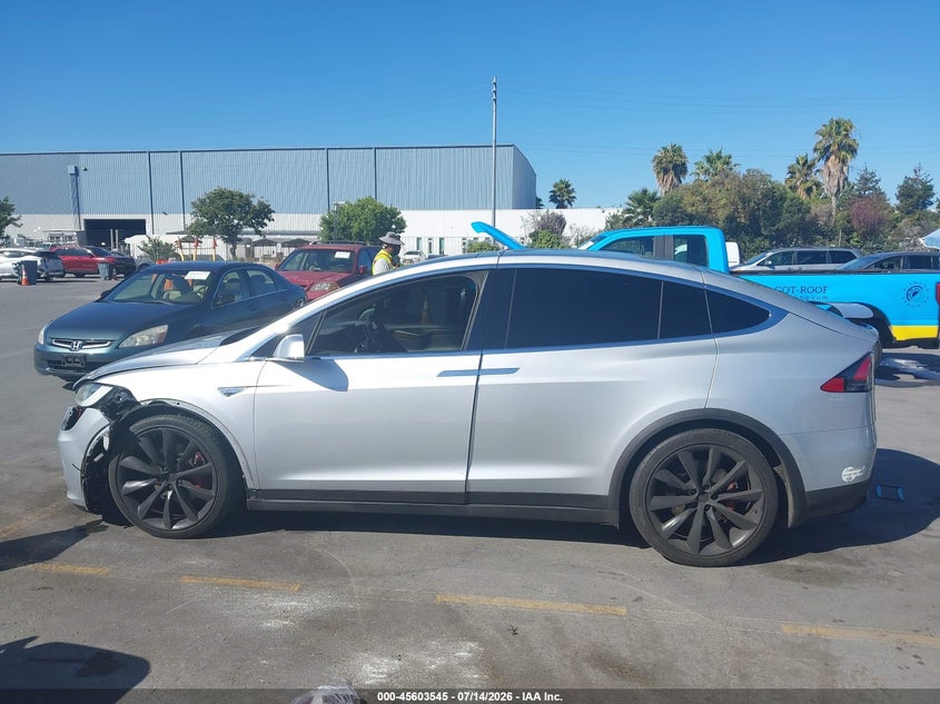 2016 Tesla Model X 75D/P100D/P90D VIN: 5YJXCBE41GF001294 Lot: 45603545